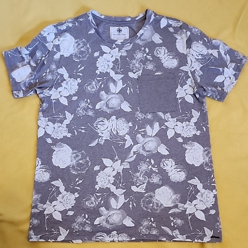 ON THE BYAS Floral Gray T-Shirt